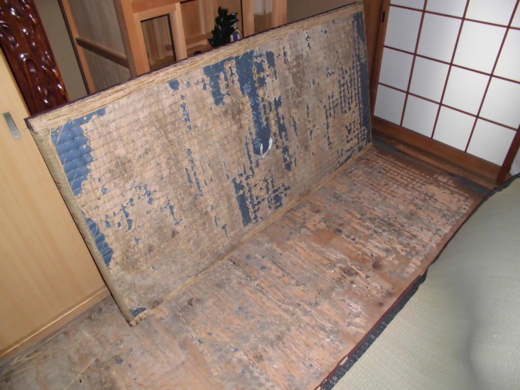 畳の白蟻被害の様子